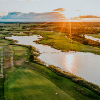 Aamupaketti: 2 x Greenfee + Golfauto